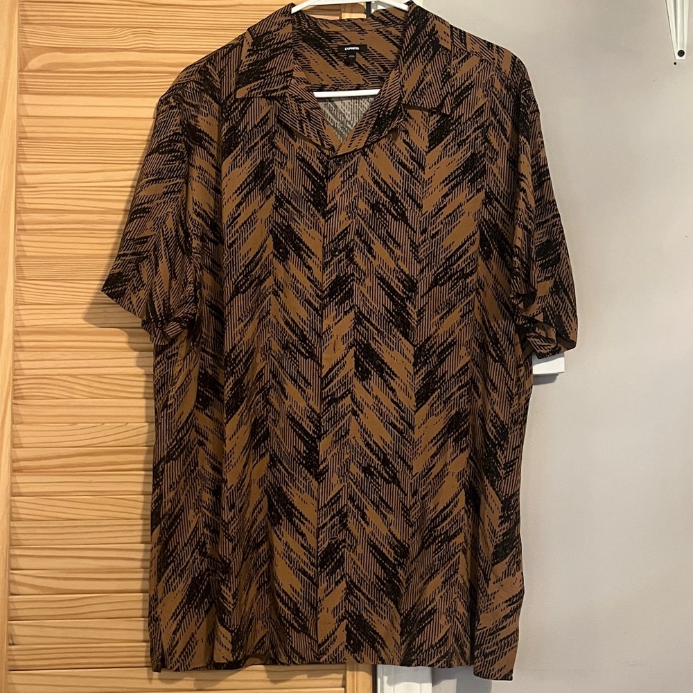 Express patterned button down